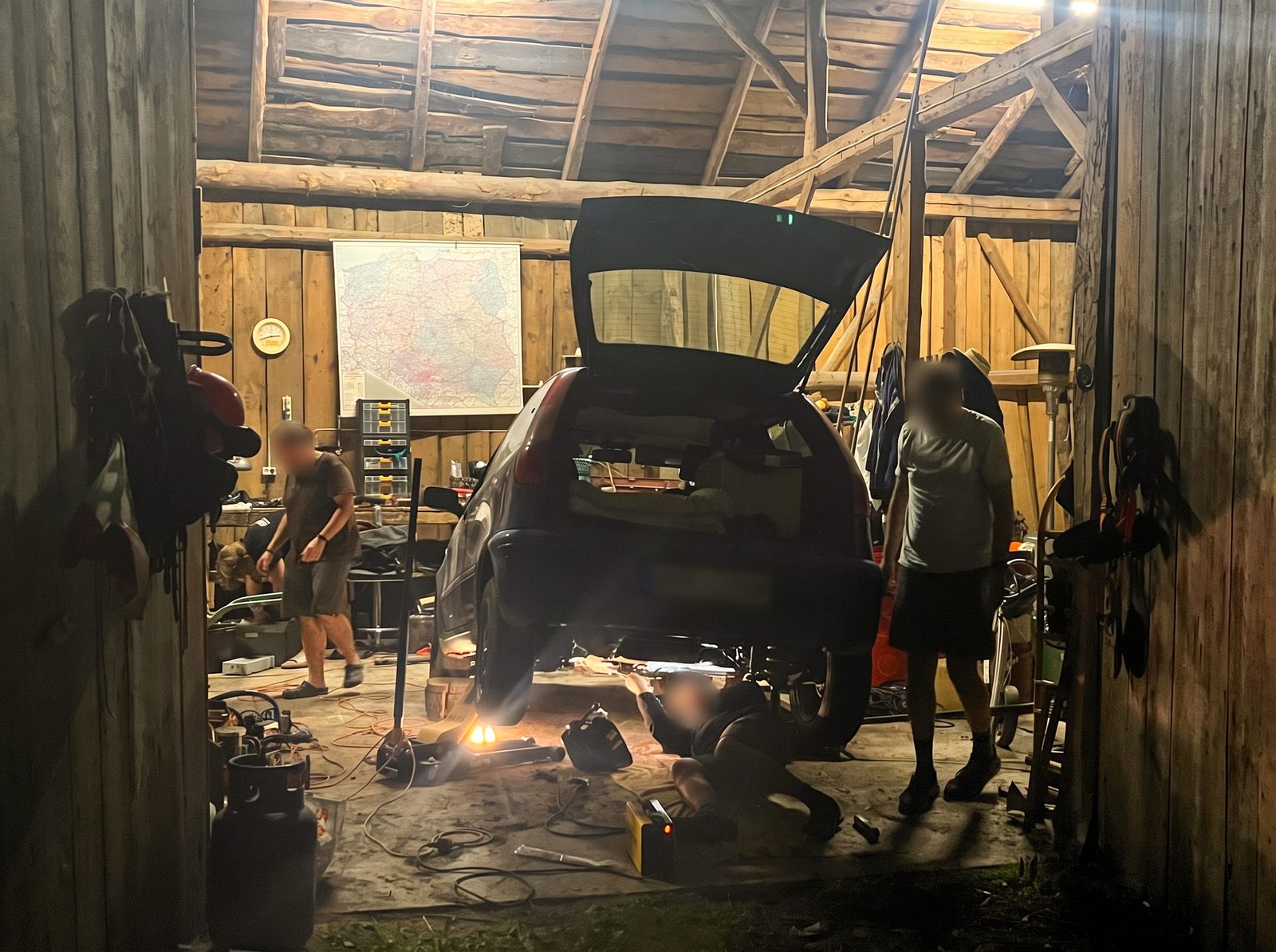 Service point — workshop at the campsite